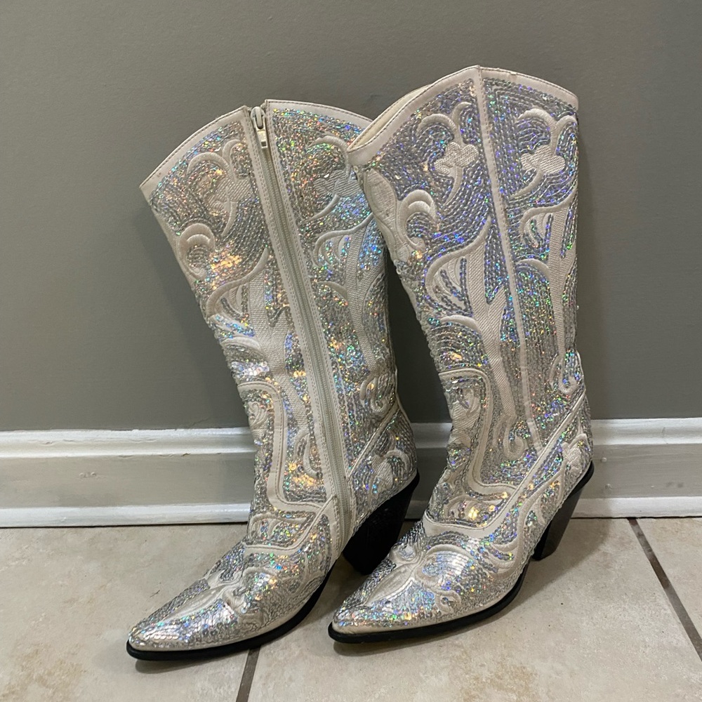 Helen’s Heart size 5 White sequins boots